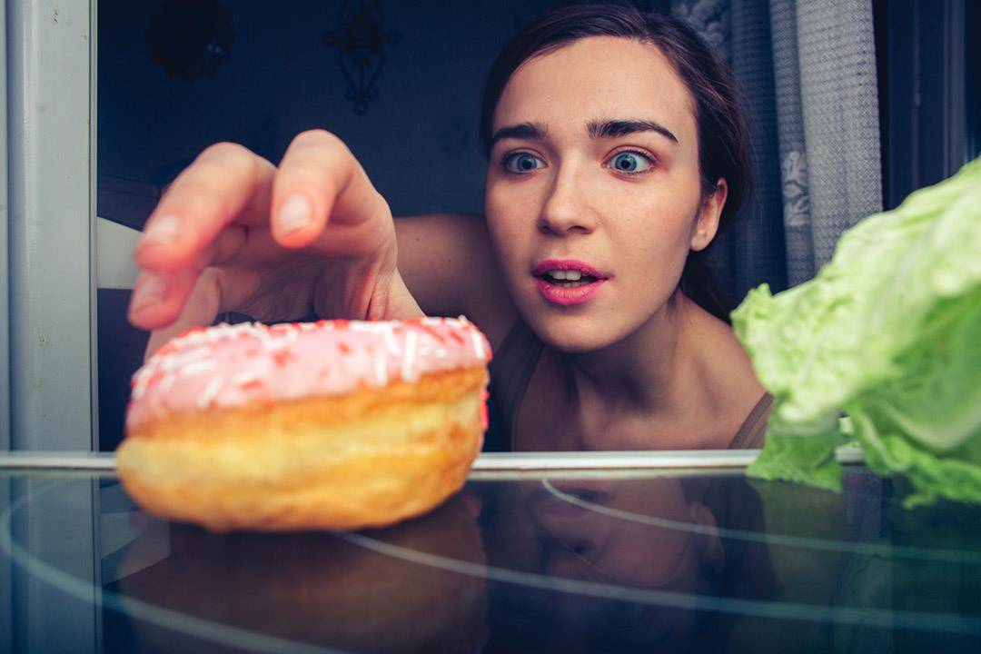 الأكل العاطفي.. كيف تتخلص من تناول الطعام بسبب الضغط العصبي؟