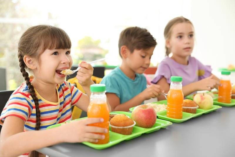 5 أطعمة مفيدة لطفلك أثناء المذاكرة