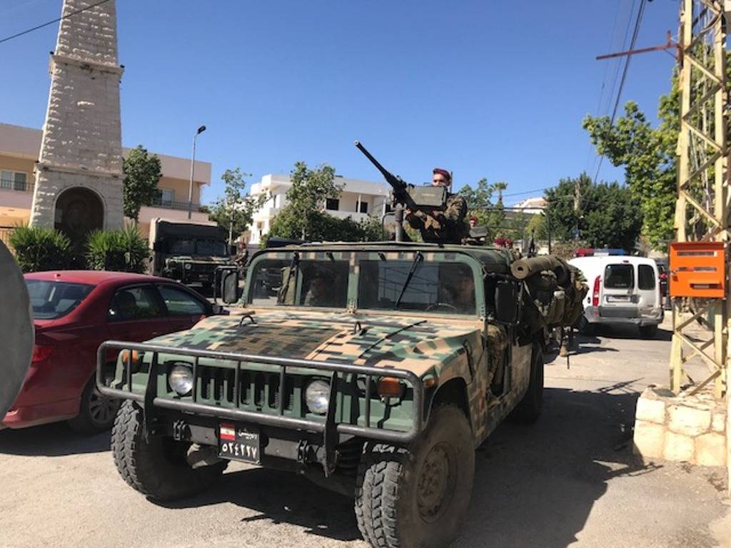 دوريات للجيش في بلدة المية ومية