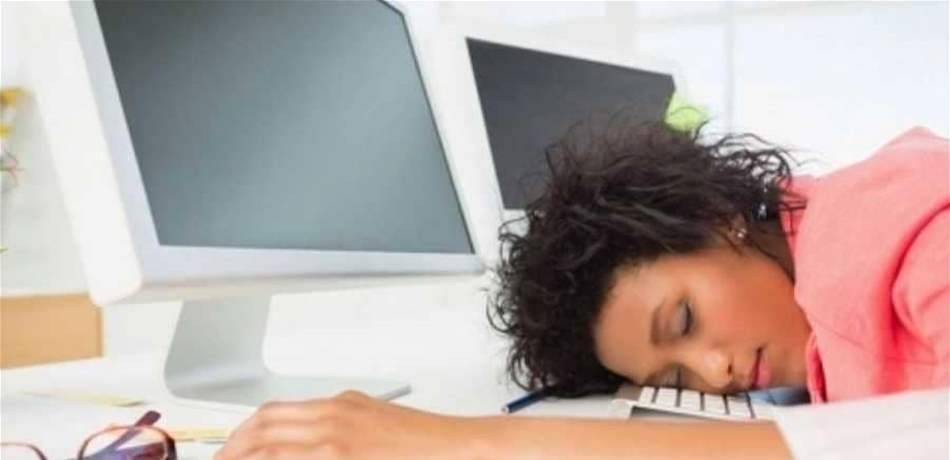 أطعمة تشعرك بالنعاس أثناء العمل.. تجنب تناولها