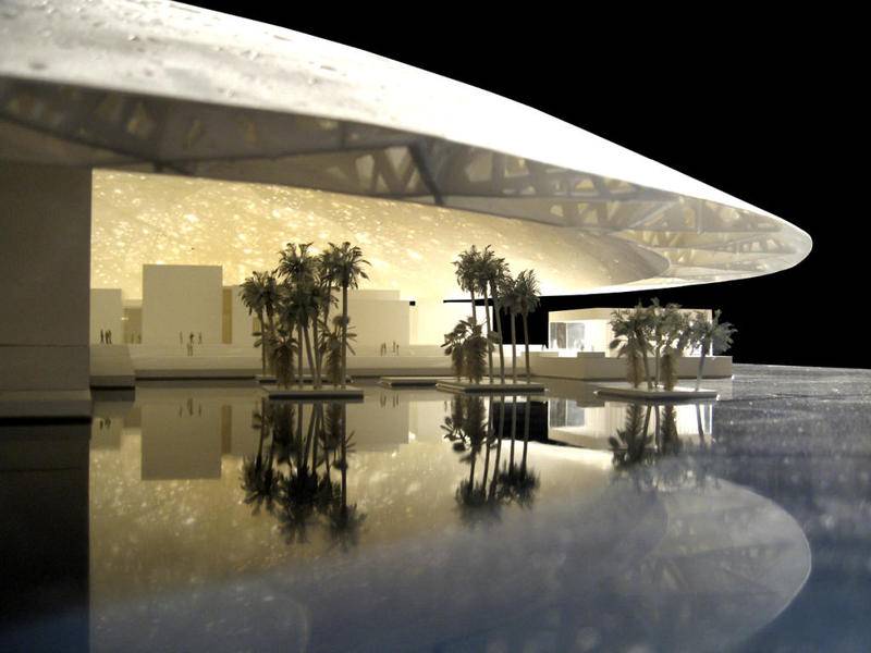 اللوفر أبوظبي يجمع بين السياحة والثقافة