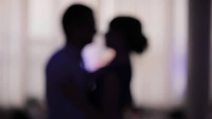 ممثلة مشهورة تتهم مخرجاً بالاعتداء عليها.. فماذا حصل؟