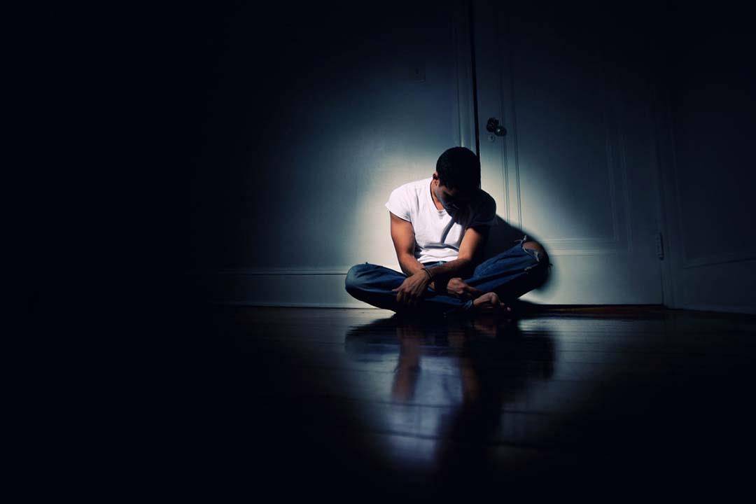 الشعور بالوحدة يزيد خطر الإصابة بهذا المرض