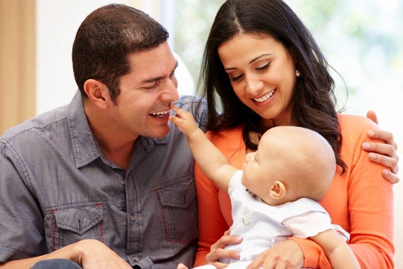 كيف يحافظ الزوجين على حبّهما بعد ولادة طفل جديد؟