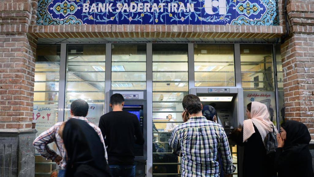 عدّ تنازلي لفرض عقوبات ترامب.. طهران تتحدى وأوروبا تأسف