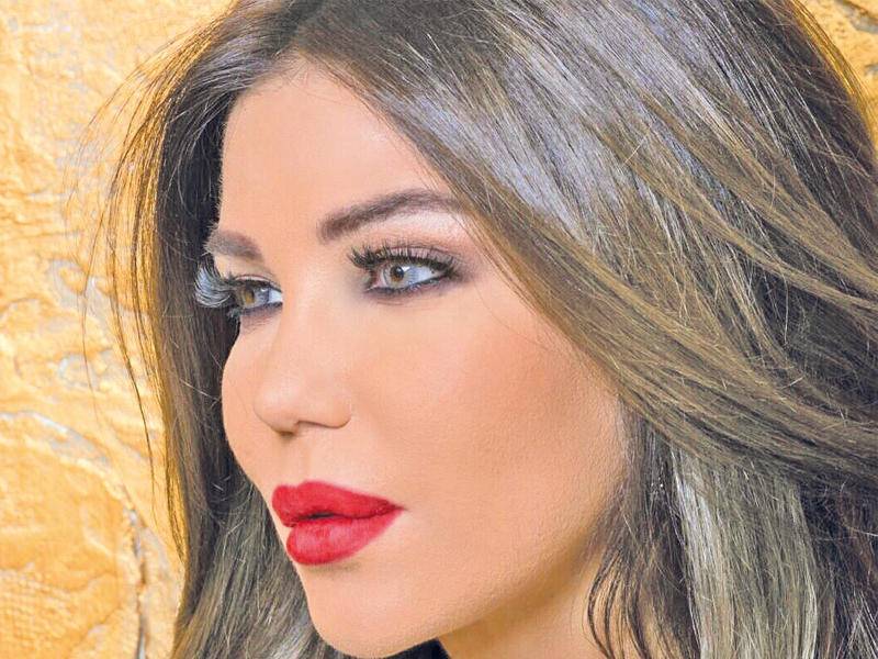 السرطان يتسبب بتخلّي مي حريري عن شعرها - بالصورة