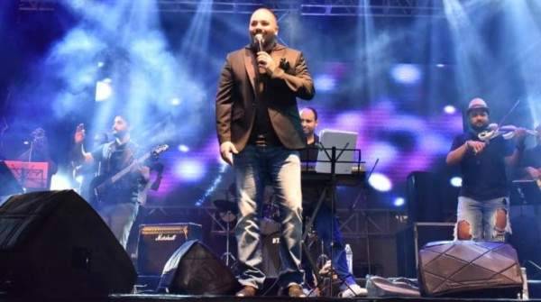 رامي عياش يغني أمام الآلاف في الإسكندرية