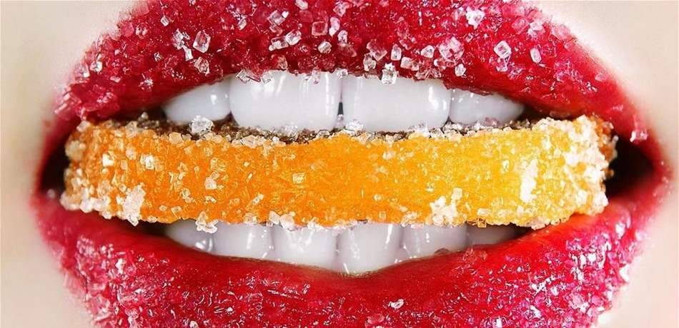 8 مكوّنات طبيعيّة تخلصنا من تشقّق الشفاه
