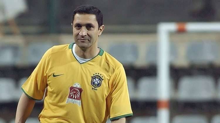 علاء مبارك يغرد بشأن مليارات والده