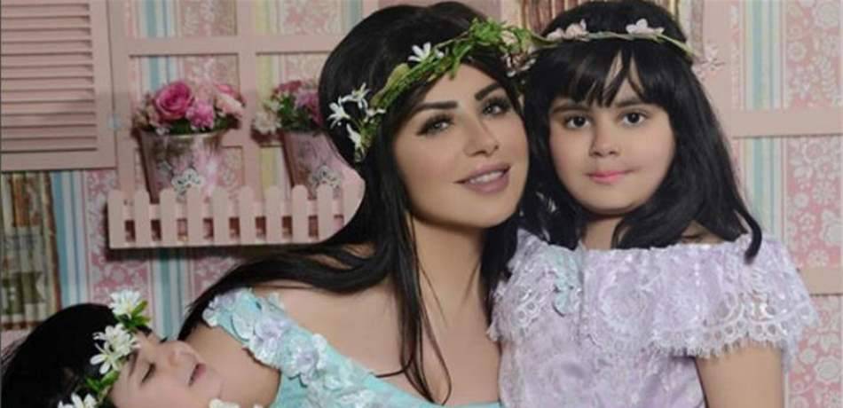 موقف طريف لابنة حليمة بولند أثناء مناسك العُمرة.. هذا ما فعلته مع شقيقتها