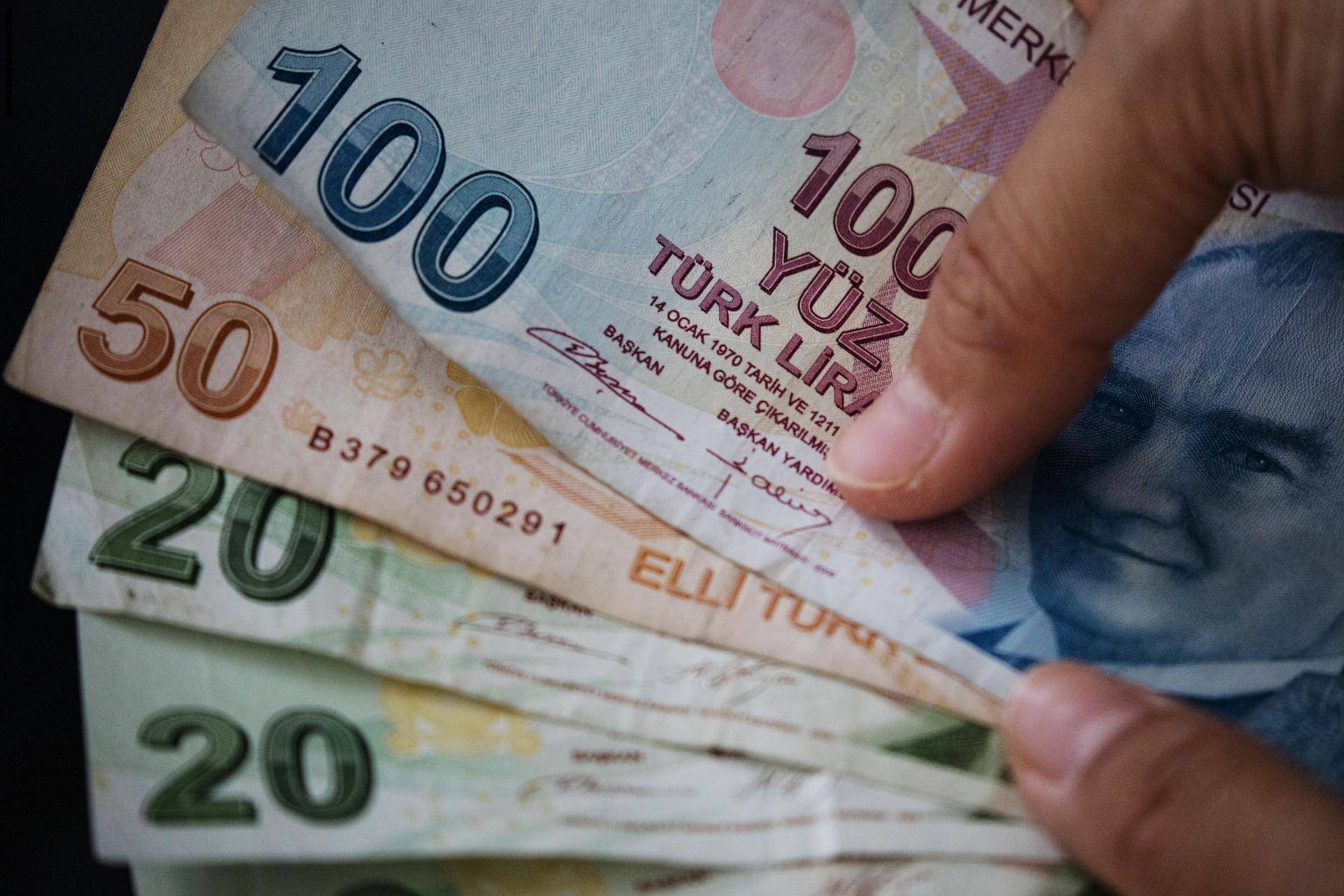 الودائع الأجنبية تفقد 18 مليار دولار في تركيا.. والتضخم يقفز