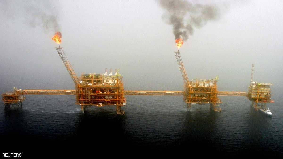 بفعل العقوبات.. صادرات النفط الإيراني تسجل هبوطا حادا