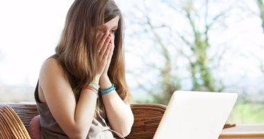 كيف يسبب الضوء الأزرق من الإلكترونيات اضطرابات فى النوم