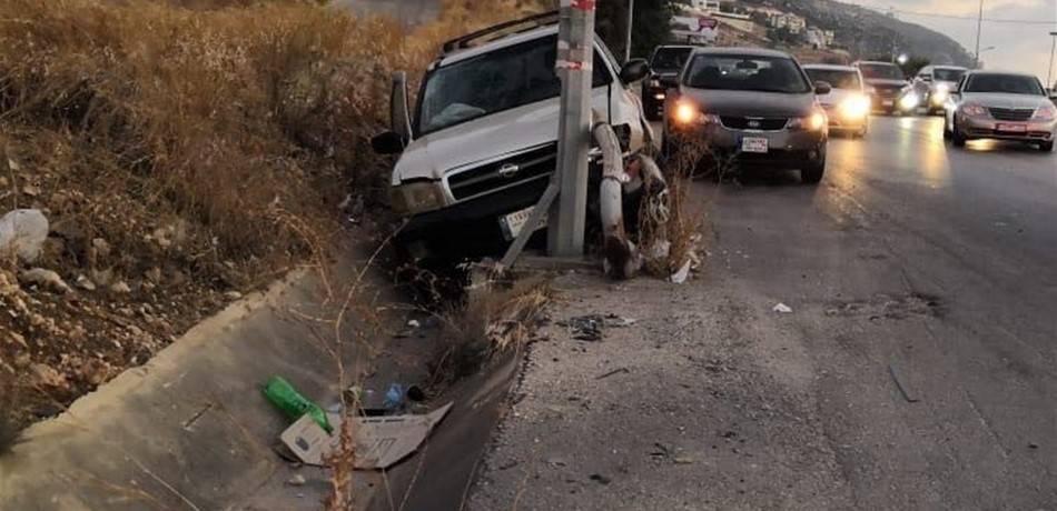 على الطريق العام في بلدة كفرشلان.. انحرفت السيارة ثم؟