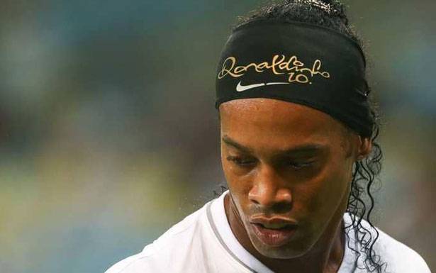 أمر بمنع رونالدينيو من السفر..

وفي حسابه 7 دولارات فقط