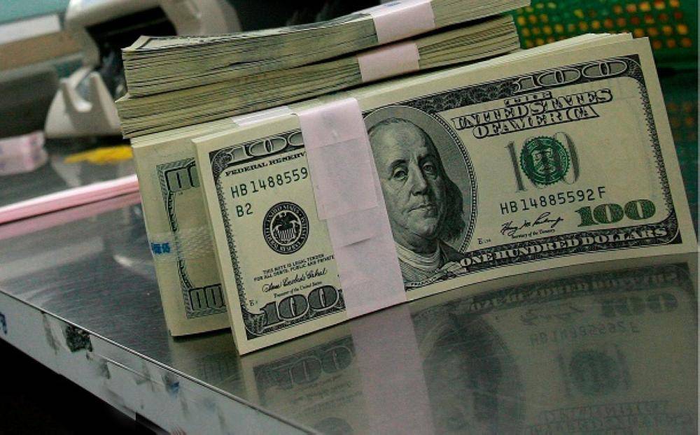 الدولار يواصل مكاسبه بدعم من نتائج انتخابات الكونجرس الأمريكي