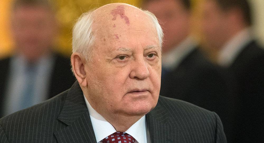غورباتشوف يعلن موقفه من "الحرب الباردة"