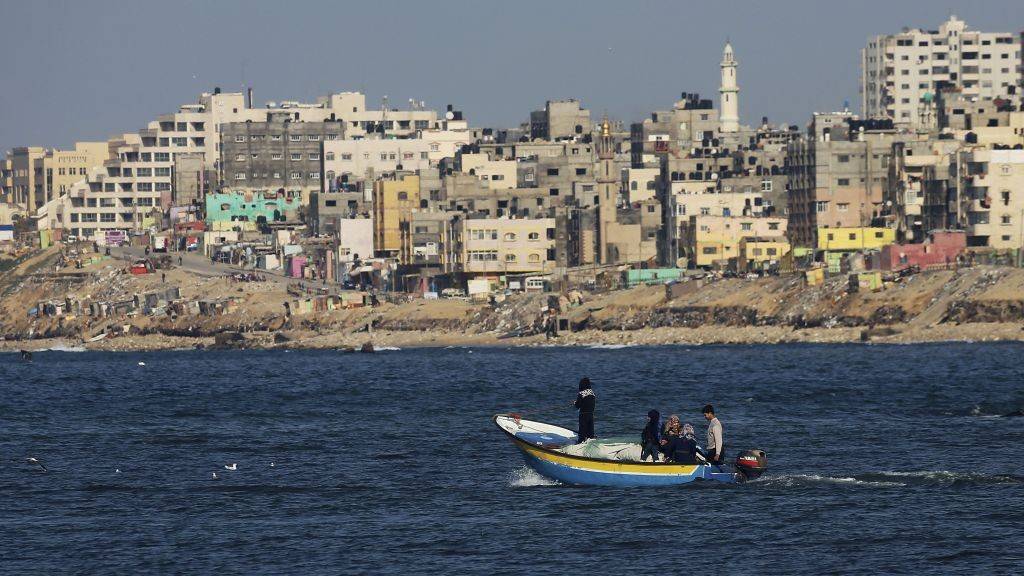 نيرانا مصرية قتلت صيادا في غزة والقاهرة تنفي