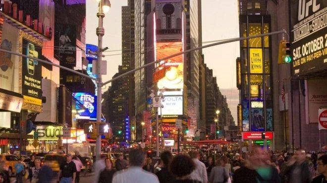 لماذا نعتقد أن المؤسسات التجارية تسعى لاستغلالنا؟