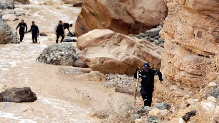 السيول تطرد آلاف السياح من البتراء الأردنية