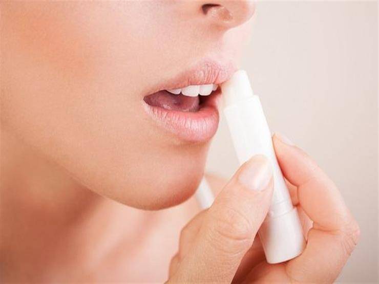 بـ8 مكونات طبيعية.. تخلصي من تشقق الشفاة