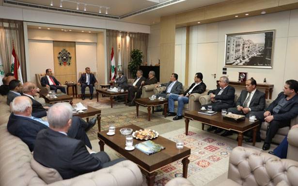 اللواء ابراهيم التقى رئيس بلدية مجدل عنجر