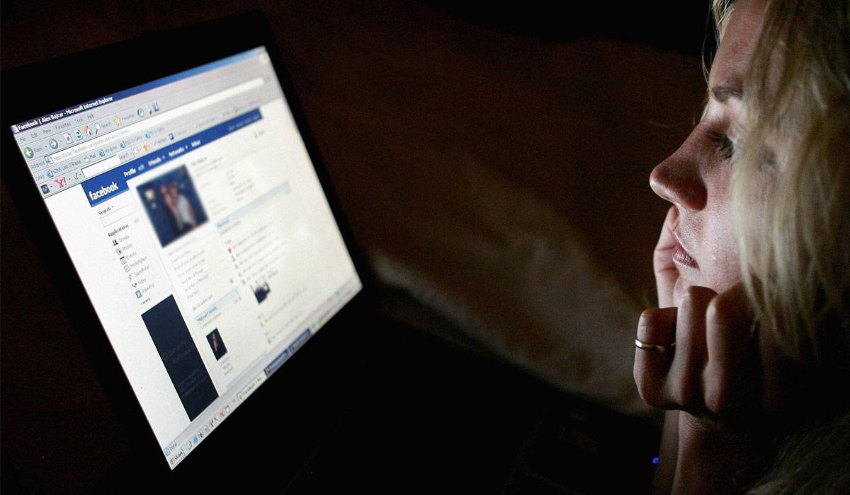 تطبيق الفيس بوك قد يعرف أنك تمر بالاكتئاب قبل الطبيب!