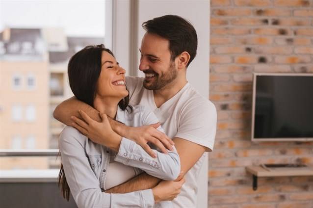 نصائح اتبعيها لتتخلّصي من التعلق الزائد بزوجك!