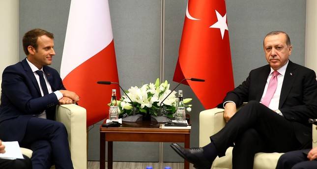 بالفيديو- ما هي المفاجأة التي انتظرت أردوغان في باريس؟