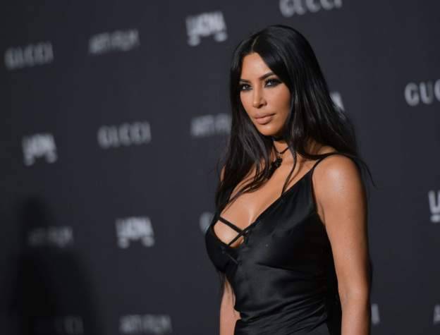 كارداشيان تفر من منزلها في كاليفورنيا