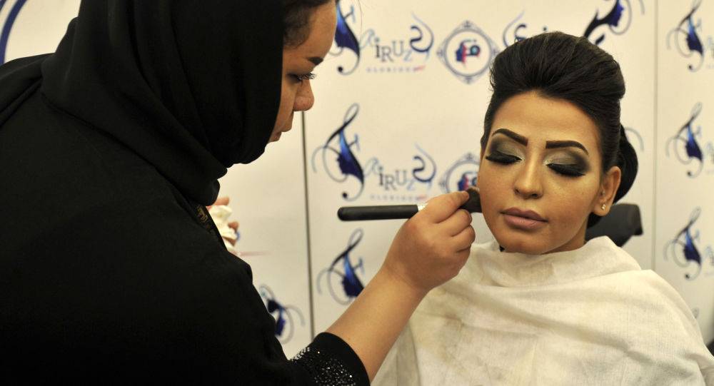 بالفيديو۔۔۔ فنانة سعودية تظهر بوجه محترق بسبب عملية تجميل فاشلة