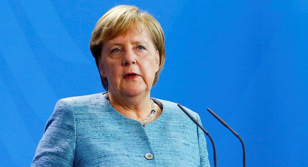 ميركل: علينا العمل على رؤية وجود جيش أوروبي حقيقي