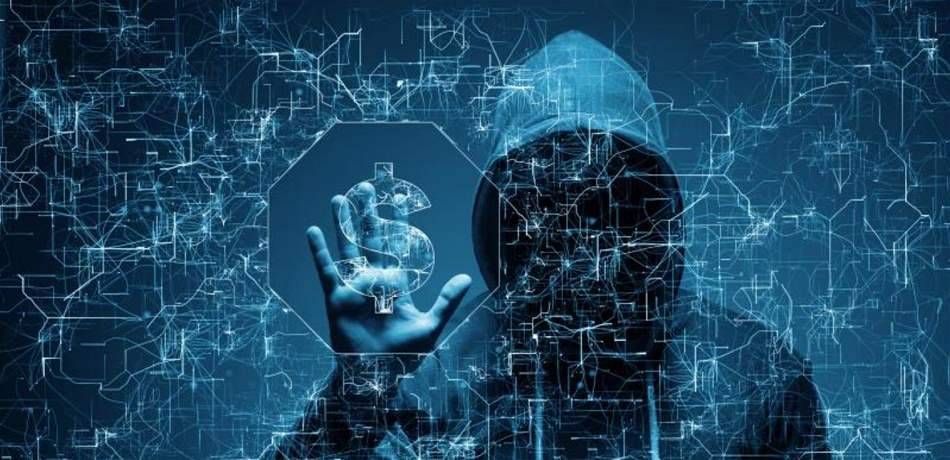 يبتز الفتيات مادياً ويهدّدهنّ من خلال مواقع التواصل منتحلاً صفات رسمية
