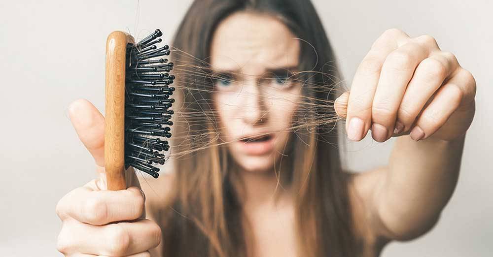 أسباب غريبة لتساقط الشعر.. تعرّفوا الى 15 منها!