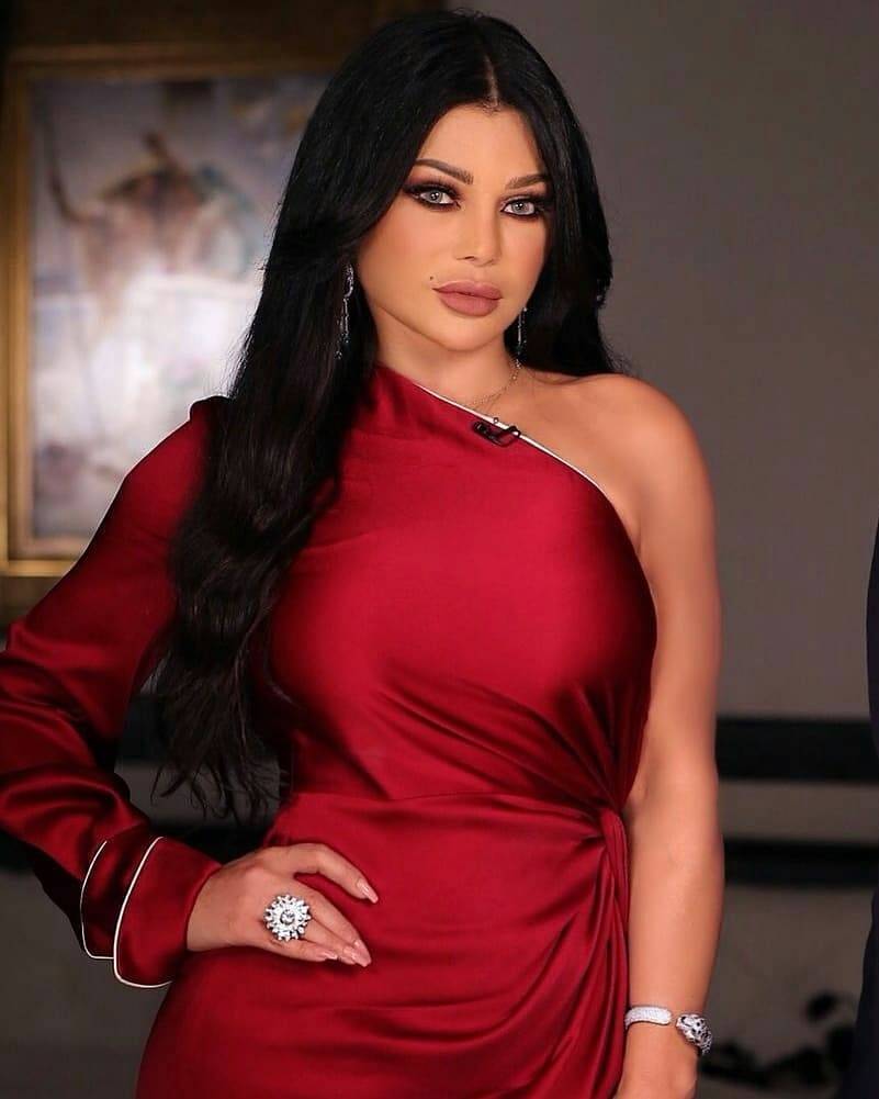 هيفا وهبي بإطلالة مثيرة.. للترويج لحفلها في دبي! (صورة)