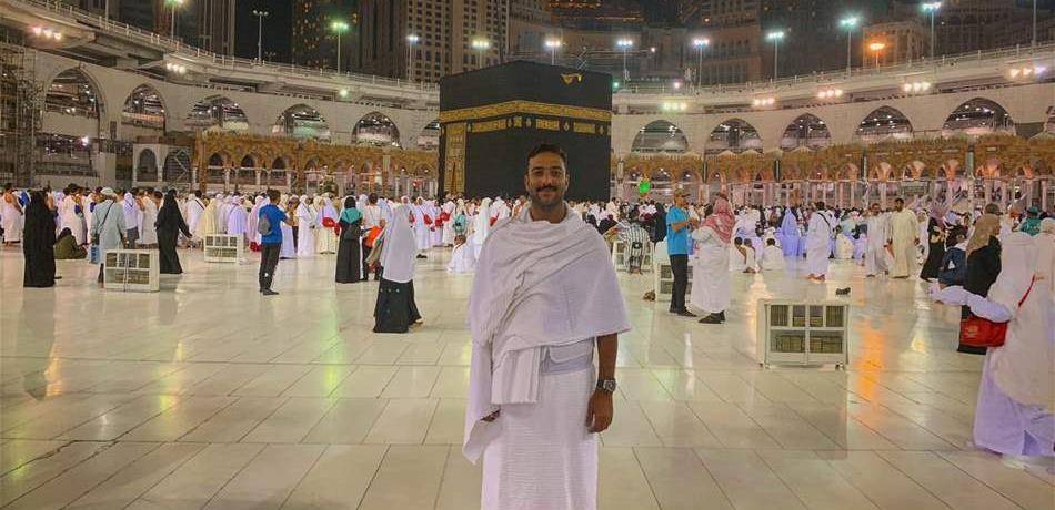 ميدو: قدرة إلهية قادتني لأداء العمرة في الحرم المكي