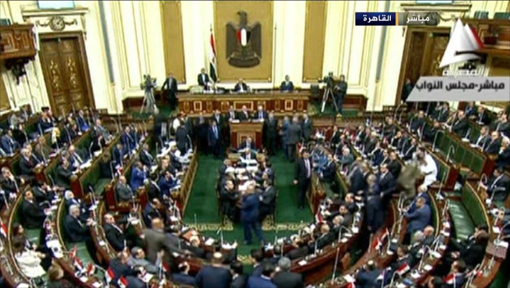 الديانة والنقاب والتقبيل.. معارك إعلامية مصرية أبطالها نواب