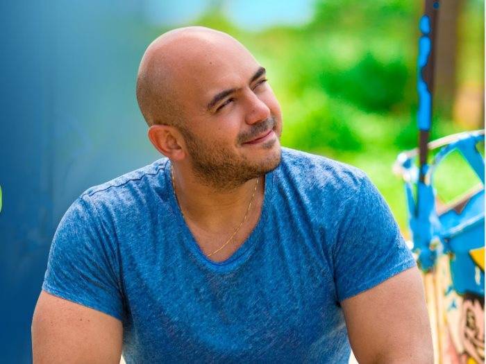 هكذا إحتفل محمود العسيلي بعيد زواجه.. بالصورة