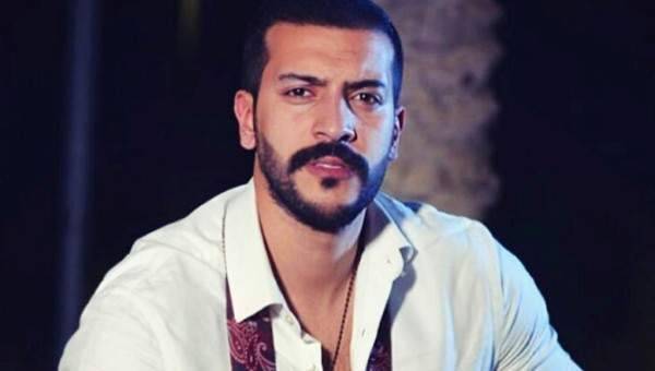 بعد انتقاده بسبب تناوله اللحم بالذهب ..عيسى المرزوق يرد : أنا حر ببطني