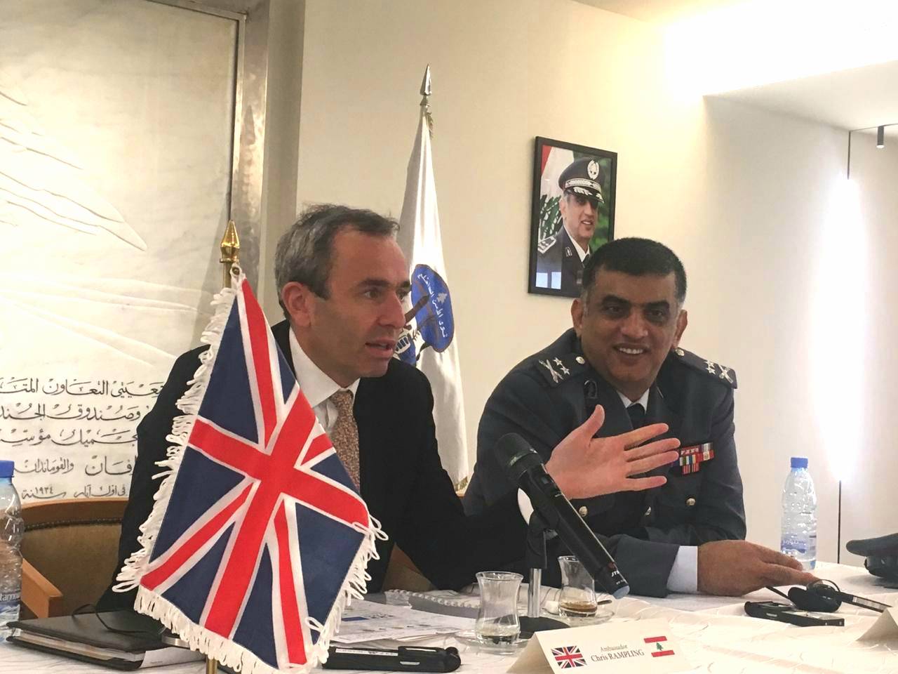 عثمان عرض مع رامبلنغ مراحل مشروع الدعم البريطاني لقوى الامن