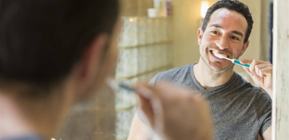 لا تنظف أسنانك بعد الأكل مباشرة