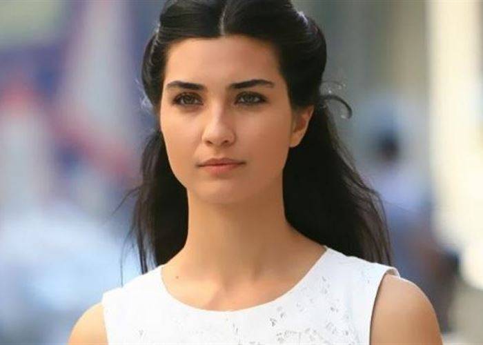 توبا بويوكستون تفاجئ متابعيها وتتحدث العربية باللهجة السورية!