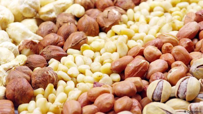 تسلح بالمكسرات لمحاربة السُّمْنَة بقلب سليم!