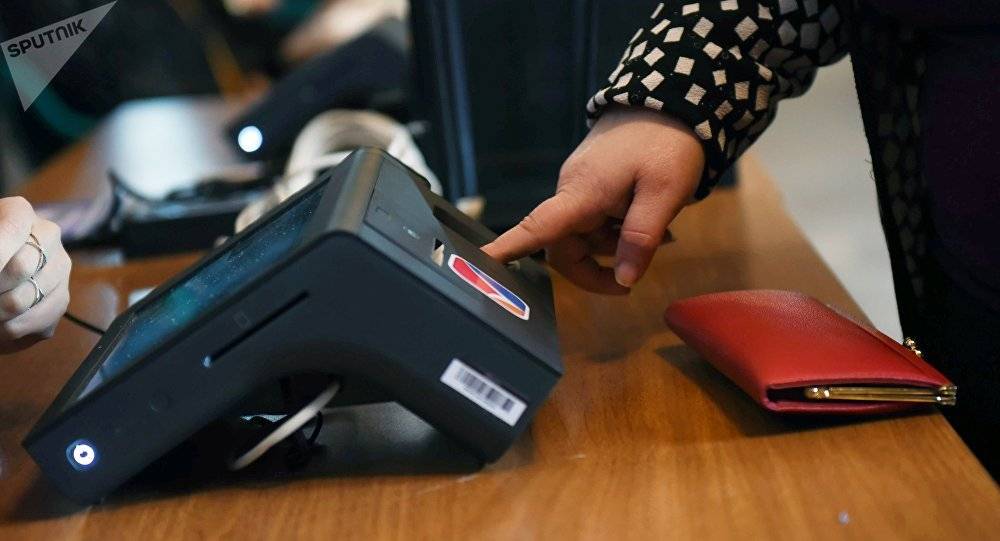 ابتكار طريقة لخداع جهاز البصمة الذكية