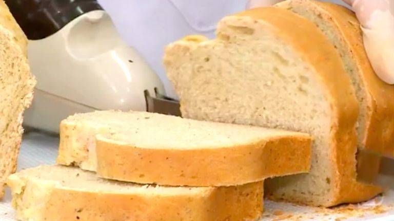 خبز مصنوع من الصراصير! هل تفكر بتجربته؟