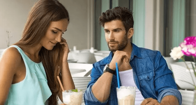 هذه العلامات تؤكد إعجاب الرجل بك!