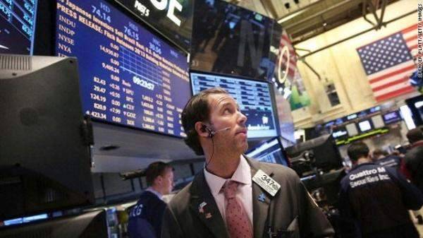 العقود الآجلة الأميركية تنخفض بعد تراجع إحتمال صفقة وشيكة بين الولايات المتحدة والصين