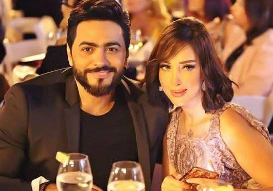 إعلامية تهاجم تامر حسني وتنشر فيديو: ما قاله عن زوجته كاذب!