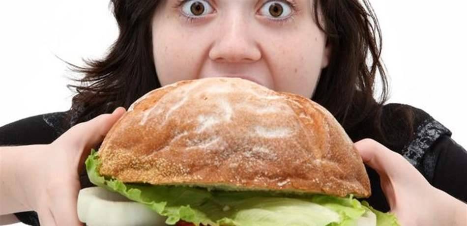 تأكلون عند شعورك بالتوتر؟.. حيلة تمنعكم من ذلك