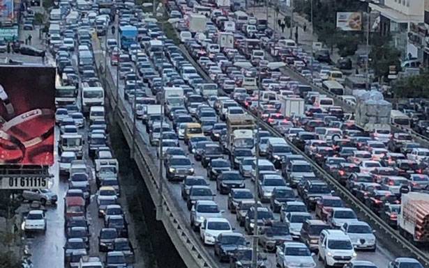 زحمة سير خانقة شهدتها مداخل بيروت وشوارعها

وقيادة الجيش تعتذر من المواطنين